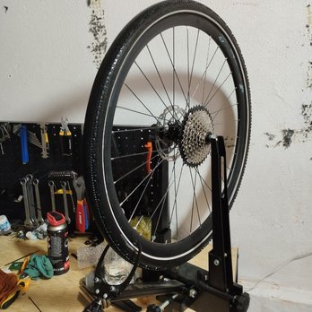 Стенд велосипедный для исправления восьмёрки