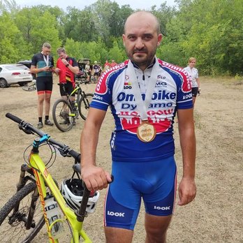 Весь на спорте