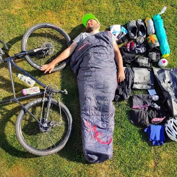 И вот что вмещается в сумочку))